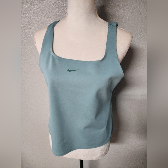 Nike - Picture 2 of 3